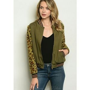 🌺Gorgeous olive bomber jacket🌺